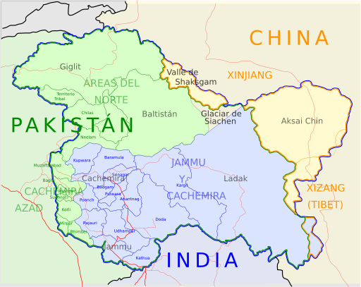 インド、パキスタン、中国の実効支配地域が色分けされたカシミール地方の地図。ジャンムー・カシミールやアクサイチンなどの地名が記されている。